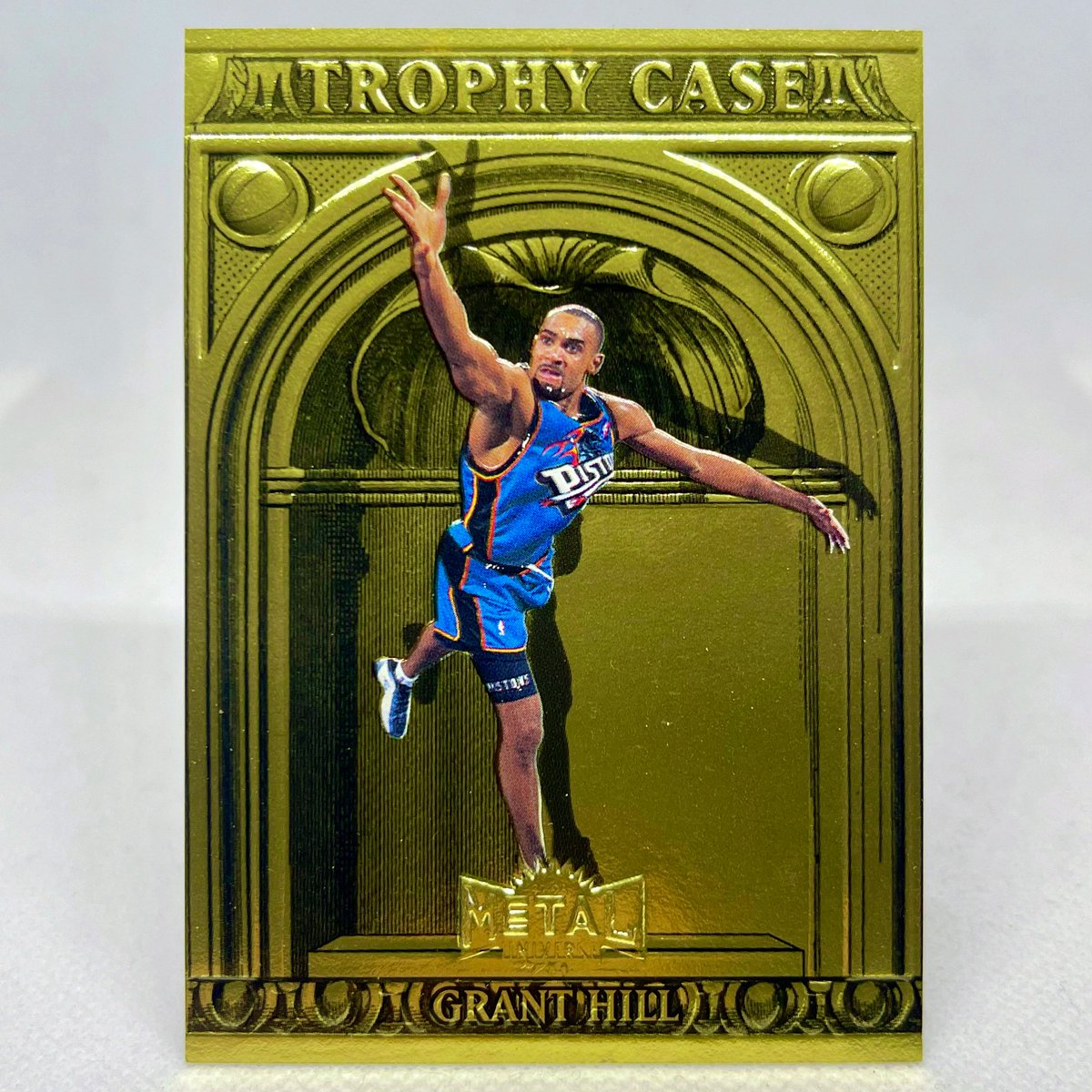 3pointGeek's tweet photo. 90’s Insert Set Build card of the day!
I am at 4 cards acquired for this 10 card set build. Will list a #ISO list next week after the holidays. Enjoy!
~ 1997-98 Metal Universe Championship
Trophy Case #2TC Grant Hill https://t.co/OXLh0ZOpom