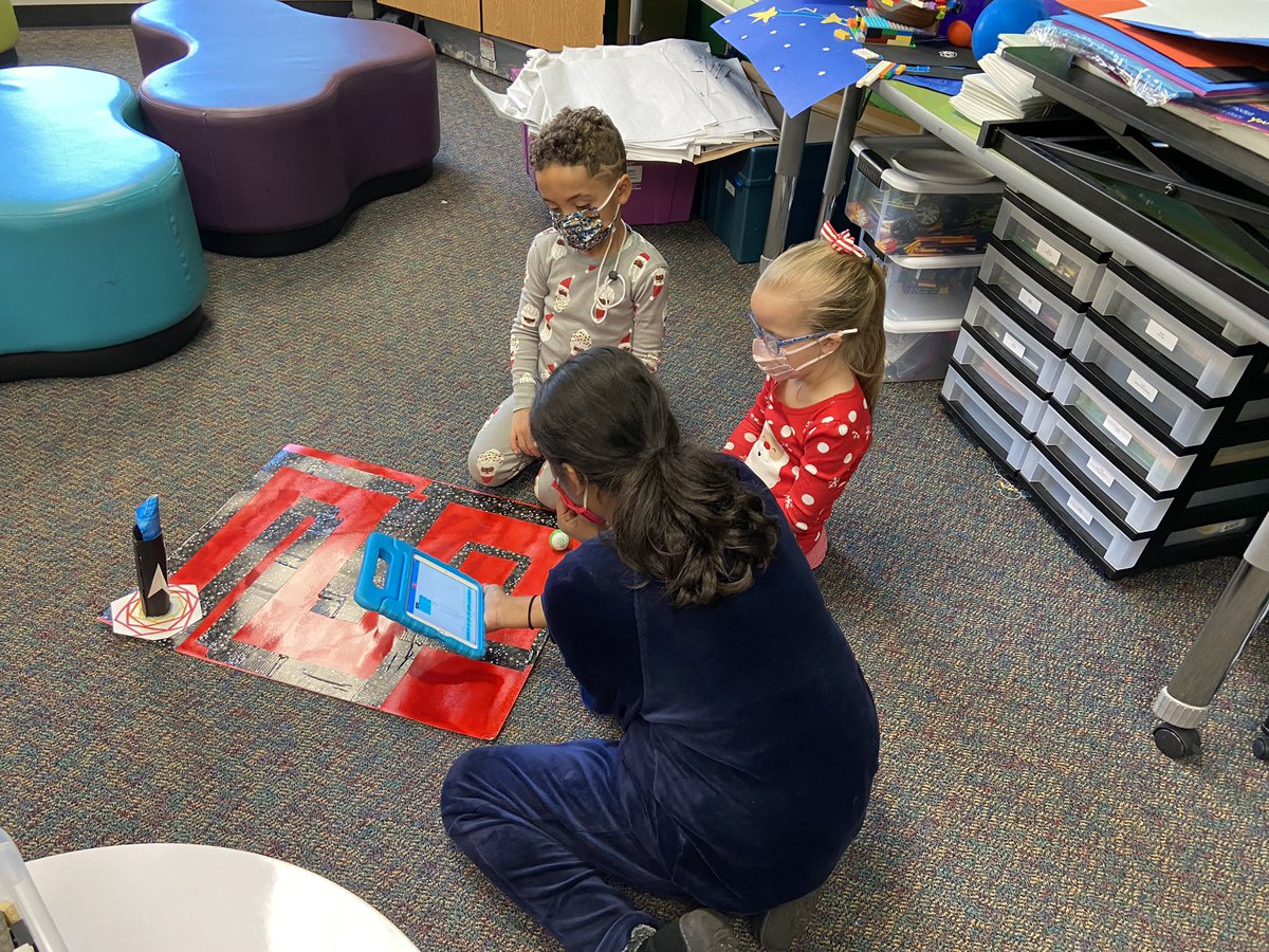 bridpath5's tweet photo. Shout out to @msferreira6 for an awesome coding presentation to our first graders hosted by our fifth graders. We learned so much ❤️ @OliveChapelElem @Coach_Arce https://t.co/lgSrQiQwnP