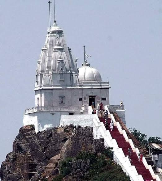niharpatni07's tweet photo. ::#Sammed Shikhar Ji and its importance::
So,since last few days everyone's talking about saving Shikharji from encroachment.But why Shikharji is so important for Jains?
Here's a look at it from scriptures:
(1/8) https://t.co/5v2KMn6IVQ