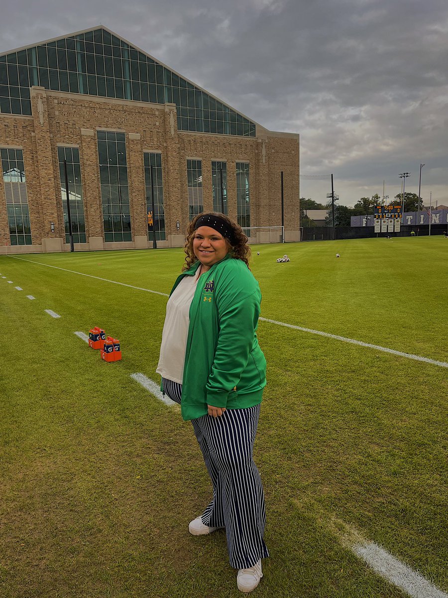 Chelsea973's tweet photo. Some ND pics for Twitter🤪 Being an intern really made me a fan huh🤩 Go Irish☘️ https://t.co/VZxIGtmsPA