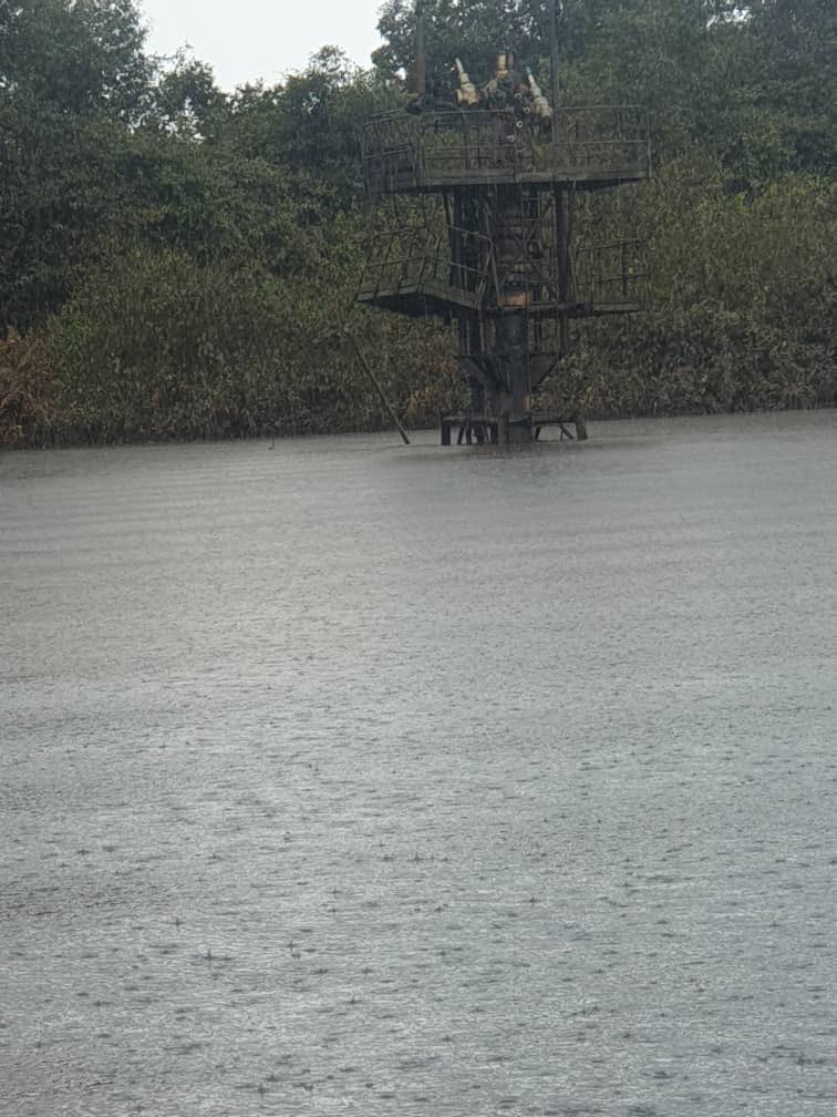 NnimmoB's tweet photo. Aiteo and his contractors claim the Well head that blew out at Santa Barbara River at Nembe could not have failed on its own. But that archaic wellhead leaked in 2018 and 2019. Bayelsa Govt and the people dispute the claim. JIV inconclusive. #CleanupTheNigerDelta https://t.co/4iFXtuKOv3