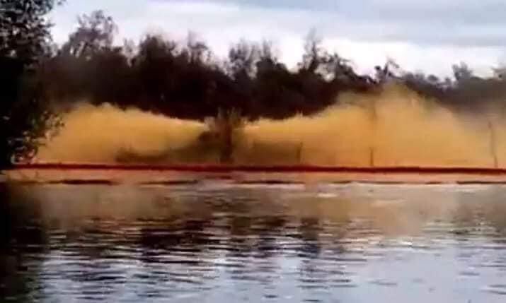 NnimmoB's tweet photo. Aiteo and his contractors claim the Well head that blew out at Santa Barbara River at Nembe could not have failed on its own. But that archaic wellhead leaked in 2018 and 2019. Bayelsa Govt and the people dispute the claim. JIV inconclusive. #CleanupTheNigerDelta https://t.co/4iFXtuKOv3