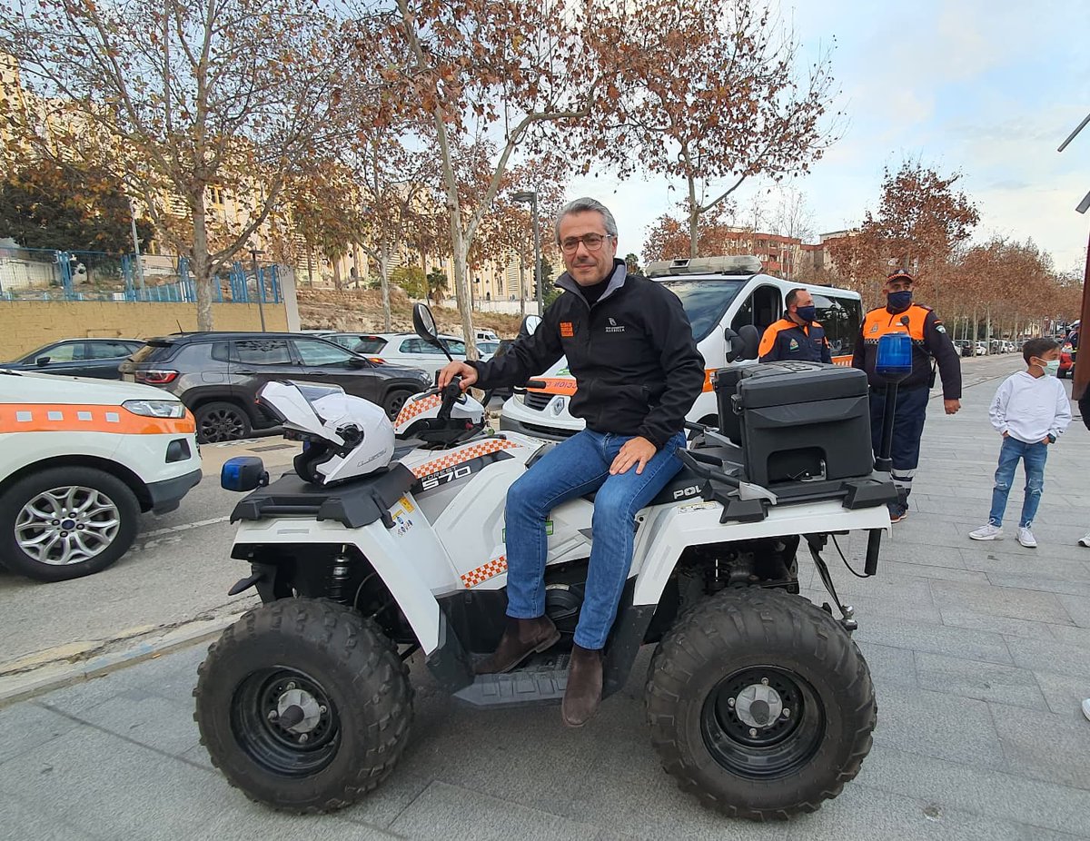 alvpcmarbella's tweet photo. La tarde de ayer acompañamos a Papa Noel junto con el motoclub Los Mentirosos en su recorrido por las calles de marbella.
Además fue grato el poder disfrutar de la compañía de los más peques en el 1er día del servicio familiar.

#felicesfiestas🎄
#lasprotescuentan https://t.co/tpuw7Ha4n1