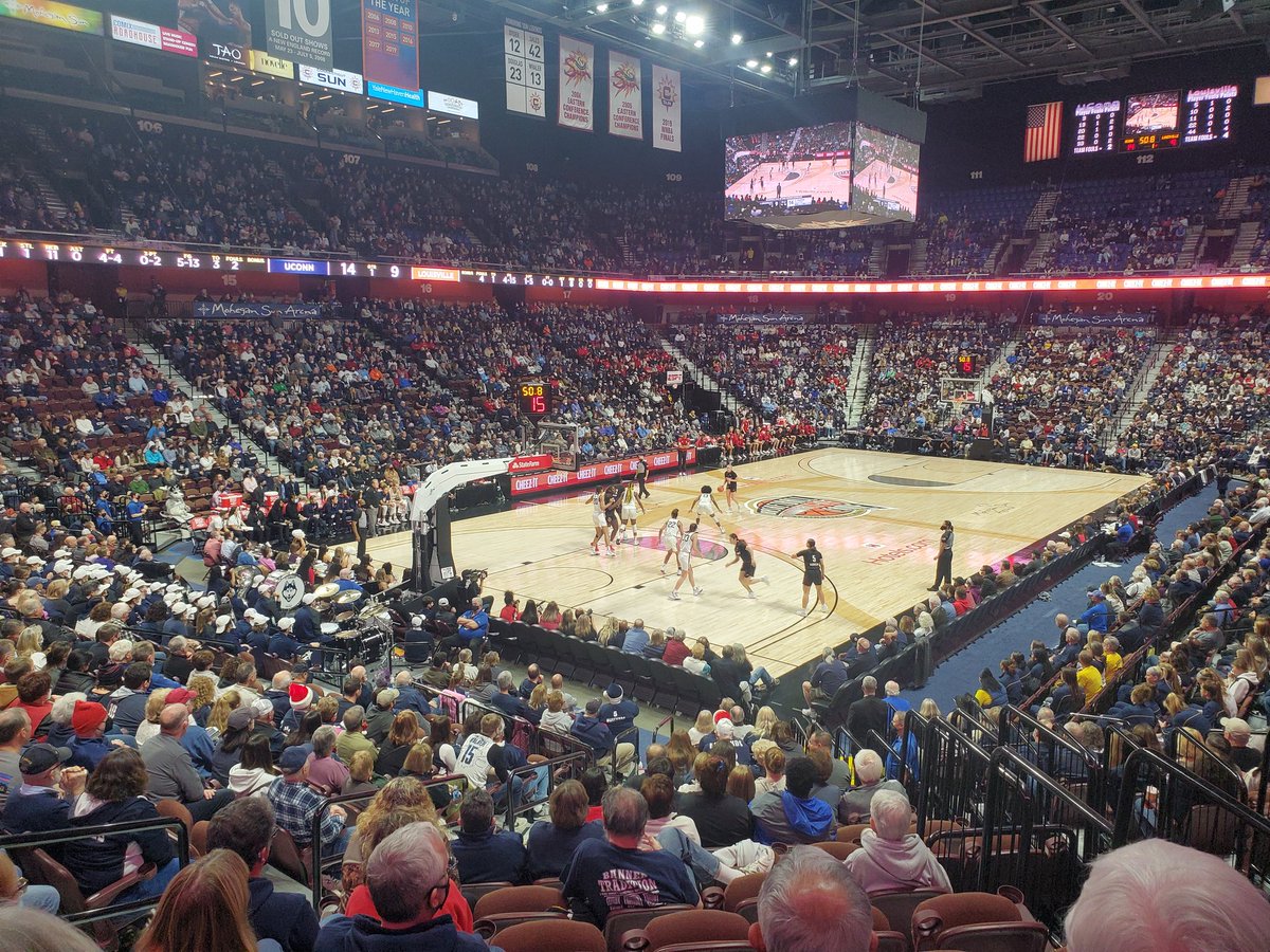 HawesJenn's tweet photo. @wslam @S10Bird @RachaelEllering Mohegan Sun this past Sunday!! You are right no body watches Woman's basketball!🙄 https://t.co/fNwu4LiELs