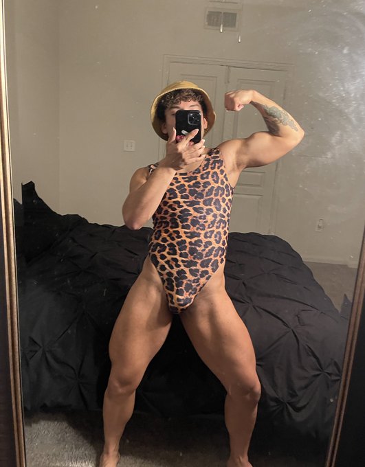 Hey kitty girl 🐆 https://t.co/IZuUWfOoSp