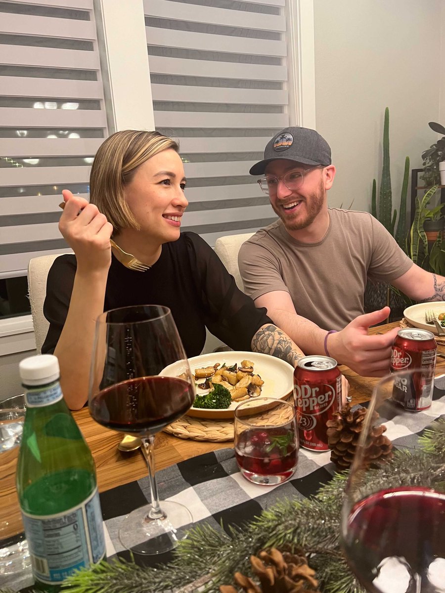 GoldGloveTV's tweet photo. Last night @drpepper had an amazing dinner for me and some
friends. Look at this incredible spread and you can’t go wrong with a Dr Pepper mocktail!
Feeling refreshed and ready to go again at 2pm PST, don't miss out!
https://t.co/zKIxyQwyGY #treatthestreamer #dppartner https://t.co/fGOboFD2Br