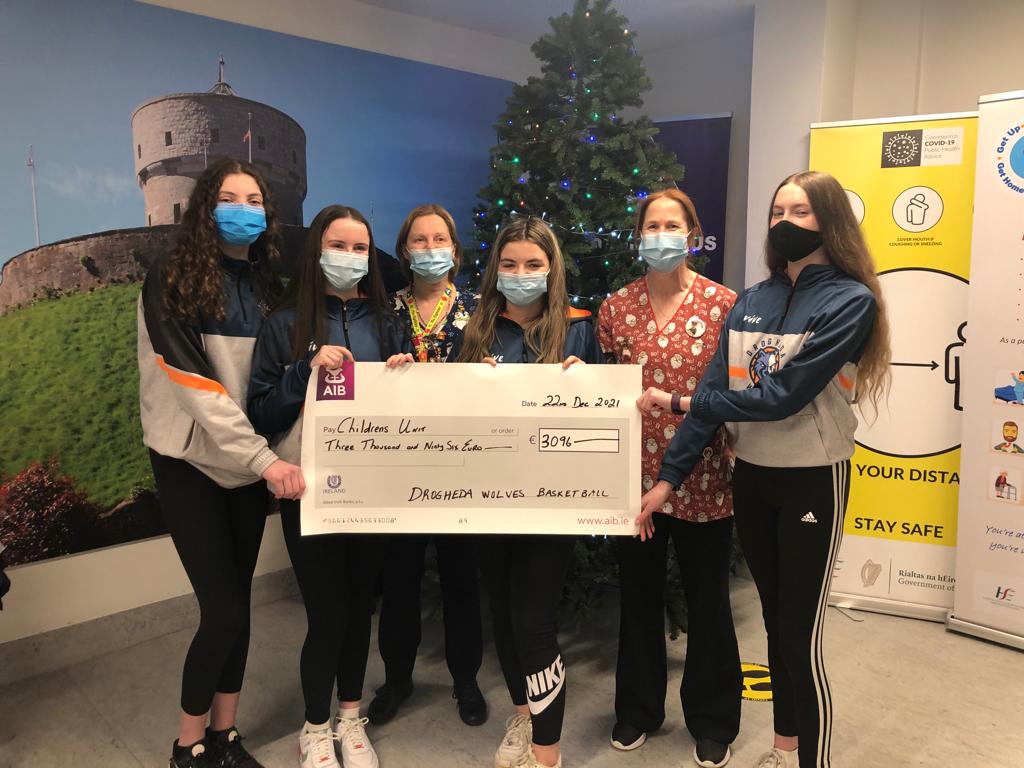 Thank you to @droghedawolves for their very generous donation to the children's ward in Our Lady of Lourdes hospital, Drogheda, and well done on the hard work raising it @OLOLMat_Unit @NursingOlol @heather20mur