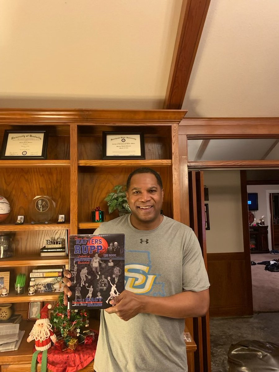 KyleMacy4's tweet photo. From the Rafters of Rupp-the Book makes a great Christmas present. Just ask Sean Woods!  #JosephBeth,#Amazon, https://t.co/EfiBs2xfon