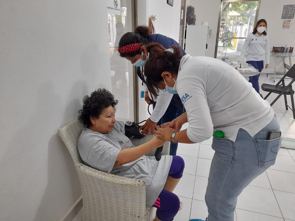 #Salud Médico en Tu Casa brinda seguimiento y control de enfermedades crónicas en pacientes en condiciones de vulnerabilidad🏥
cutt.ly/oUoY4dr