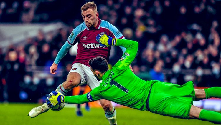 LastWordOnSpurs's tweet photo. 🚨BREAKING | Tottenham Hotspur captain Hugo Lloris has been named ‘Man Of The Match’ for his display for Spurs against West Ham.

💙”I am profoundly attached to Tottenham, I love this club, I love the people here. Winning something would give direction.”

#THFC | #COYS | #TOTWHU https://t.co/FYfA0VY6Fi