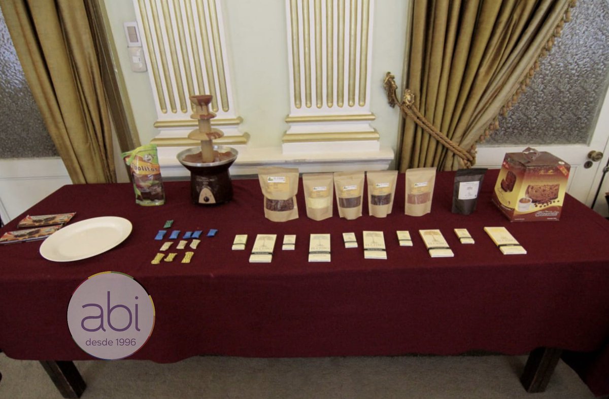 #GaleríaABI | 🇫🇷 🤝 🇧🇴 En instalaciones de la Cancillería del Estado se realizó el reconocimiento "Cocoa of Excelence, París 2021", en presencia de autoridades nacionales y la embajadora de Francia en Bolivia, Hélène Roos.
📸 Josué Cortéz.