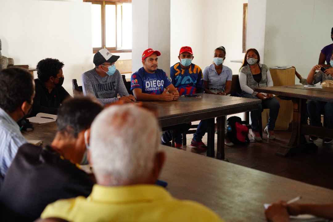 alcsjoficial's tweet photo. Parlamentarios de las comunas sostuvieron reunión con el alcalde @Diegorcorrales y presidente de la Cámara Municipal Rubén Perozo en la Casa de la Cultura “Pastores de San Joaquín” para mejoras en la población.
#SanJoaquinGobierna
#SanJoaquinaCrece
#SanJoaquinLaNuevaCiudad https://t.co/t2SSjM3CPz