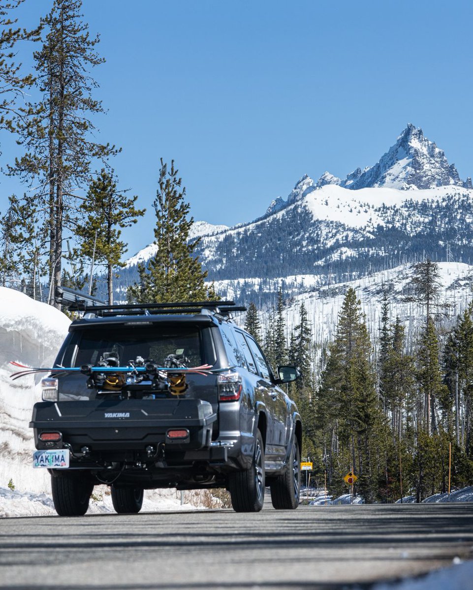 Hitting the road this winter? Check out the link for some tips on cold-weather travel preparedness. explore.yakima.com/base-camp/asse…
