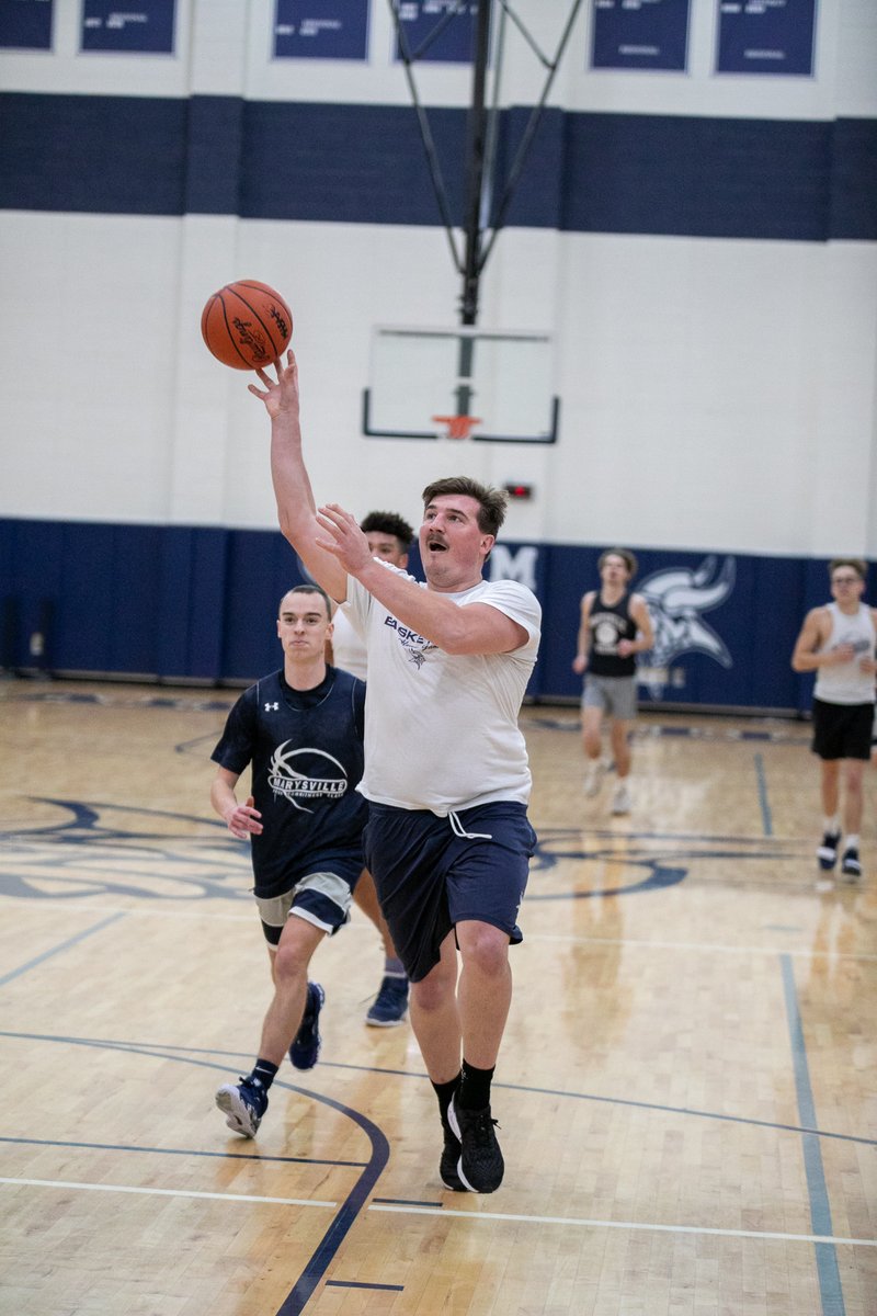 _rodthomas's tweet photo. Today's Alumni Game Photos. 
@E_Schunk @Brady_Beedon @marco810polo @KyleNegin2 @villeboyshoops @lsmafield @HHoldburg 
#gassed #washedup #stillhasIT
https://t.co/tTZcLDoMnp https://t.co/myc5B0RUYc