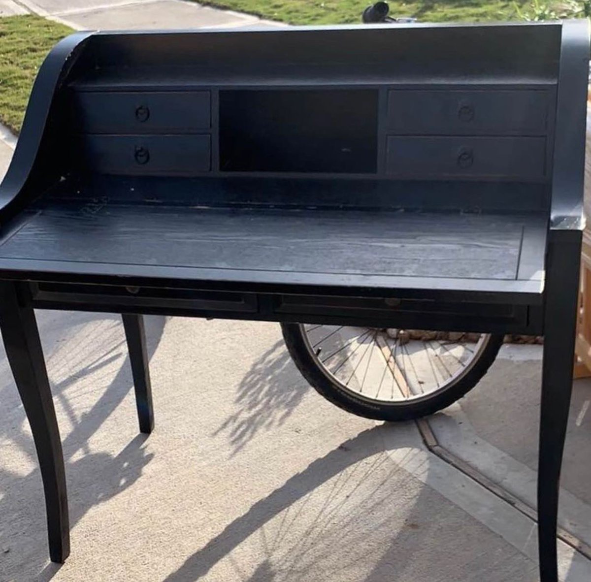 cassiesmith05's tweet image. Major glow up! 💕 #upcycledfurniture #houstondesign #recycled #interiordesign #nestandhivehome