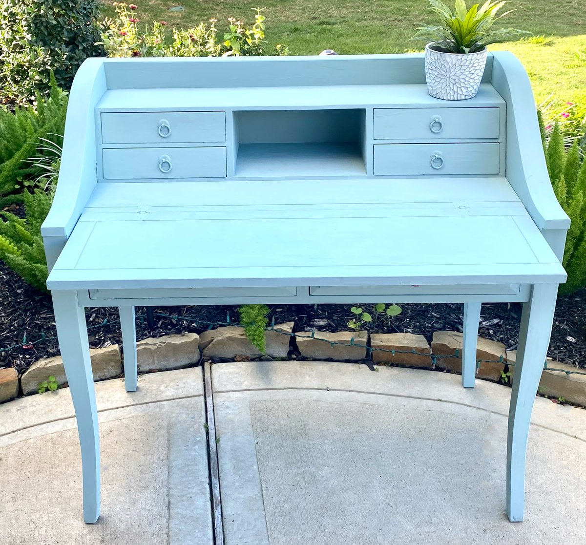 cassiesmith05's tweet image. Major glow up! 💕 #upcycledfurniture #houstondesign #recycled #interiordesign #nestandhivehome