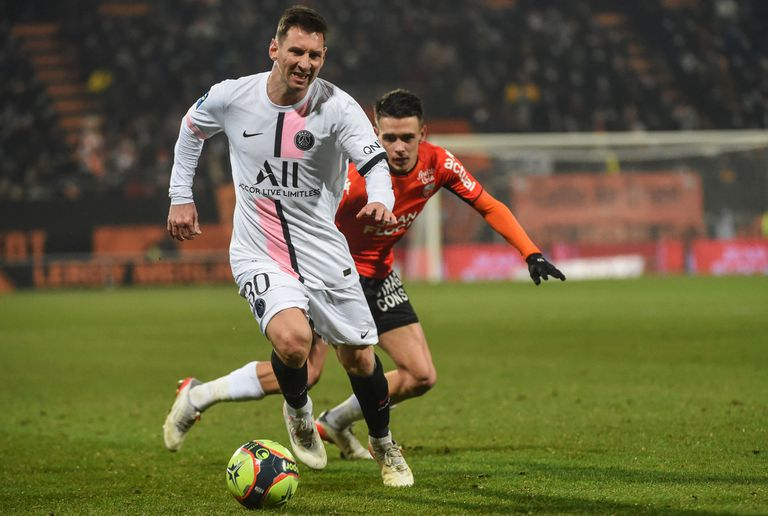 Sofascore's tweet photo. ⚠️ | QUICK STAT

Lionel Messi successfully completed 11 dribbles against Lorient tonight – no other player across the top 5 European leagues completed more in a single league match this season.

Still got it. 💨

#FCLPSG https://t.co/P534seGaVZ