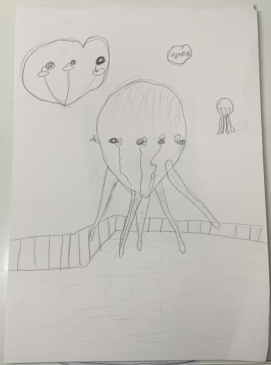 今日、娘7歳がテートモダン@tate のタービンホールで空飛ぶ謎生物ロボット作品を見て描いた絵。諸星大二郎み。My 7yo daughte's sketch of #AnickaYi `s flying creatures. It's almost like a Japanese horror manga. https://t.co/OC4hBzIRI6 https://t.co/e8UVlzb6by 