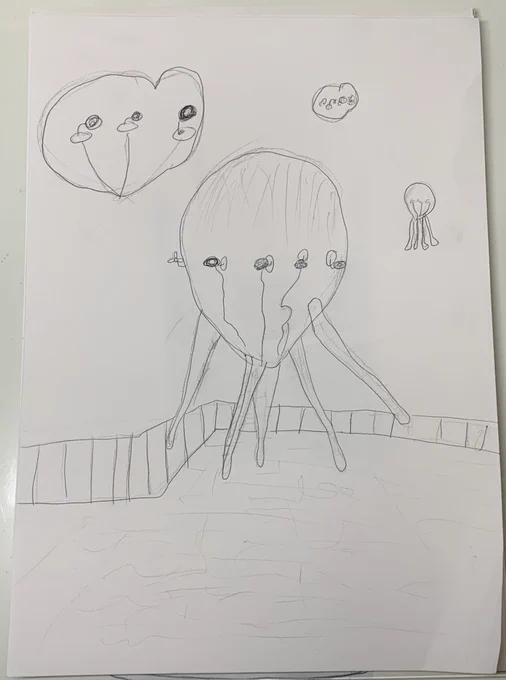 今日、娘7歳がテートモダン@tate のタービンホールで空飛ぶ謎生物ロボット作品を見て描いた絵。諸星大二郎み。My 7yo daughte's sketch of #AnickaYi `s flying creatures. It's almost like a Japanese horror manga. https://t.co/OC4hBzIRI6 https://t.co/e8UVlzb6by 