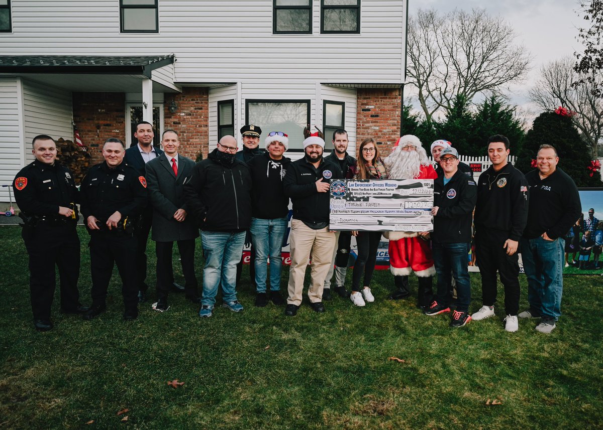 LEO WEEKEND (@leoweekend) on Twitter photo Tonight in conjunction with the <a href="/SCPDHq/">Suffolk County Police Department</a> & the SCPD PBA we donating over $128,000 to the family of Officer Tim Thrane, who was struck and nearly killed by a drunk driver in November. This wouldn't be possible without the generosity & support of all our sponsors & followers! Tonight in conjunction with the <a href="/SCPDHq/">Suffolk County Police Department</a> & the SCPD PBA we donating over $128,000 to the family of Officer Tim Thrane, who was struck and nearly killed by a drunk driver in November. This wouldn't be possible without the generosity & support of all our sponsors & followers!