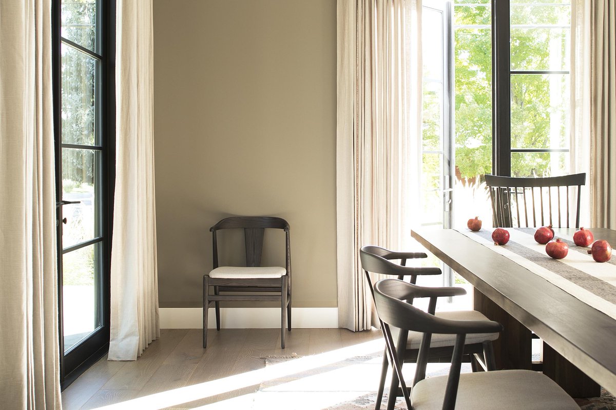 WallFashions's tweet photo. Classic. Elegant. Northampton Putty HC-89 is a beautiful neutral, fitting for almost any interior design. It sits nicely between Cloud White OC-130 on the ceiling and Black Satin 2131-10 on the doors. Give us a call when you’re ready to paint. #benjaminmoore #benjaminmoorecolours https://t.co/FnKw2DU2SH