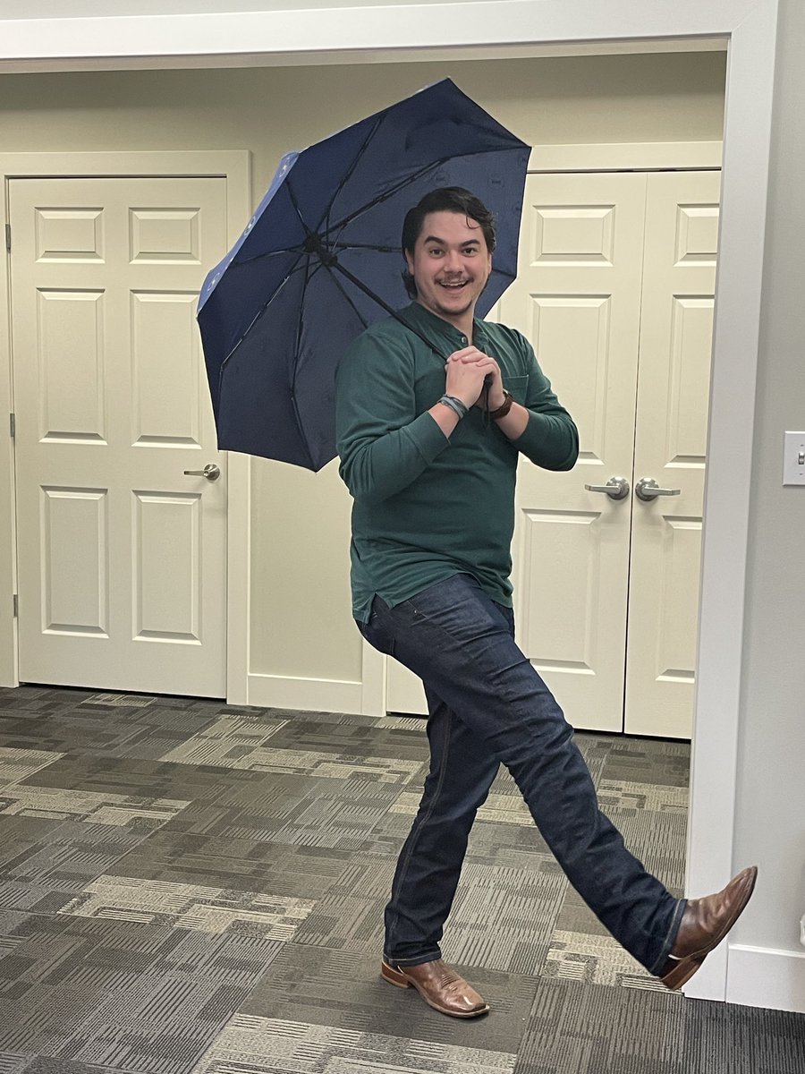 smsteam1's tweet image. When you get your very first umbrella as an adult. Thanks @IntegrityMG !

#SMSTeam
#IntegrityFamily
#IntegrityGameTime2021
#SeniorMarketingSpecialists