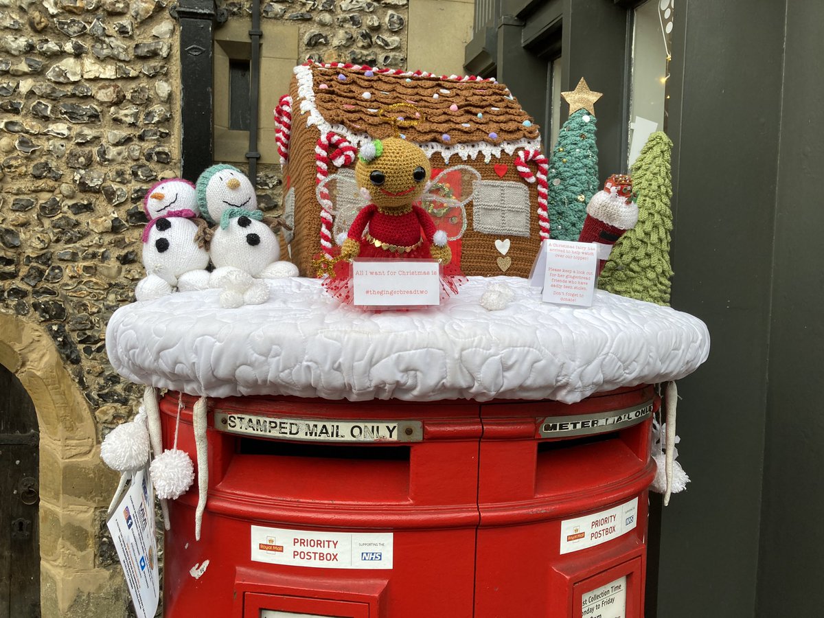 mattfromlondon's tweet photo. St Albans has the BEST festive postbox toppers, by @SPostboxes #stalbanspostboxes https://t.co/1bIl0ziAJe