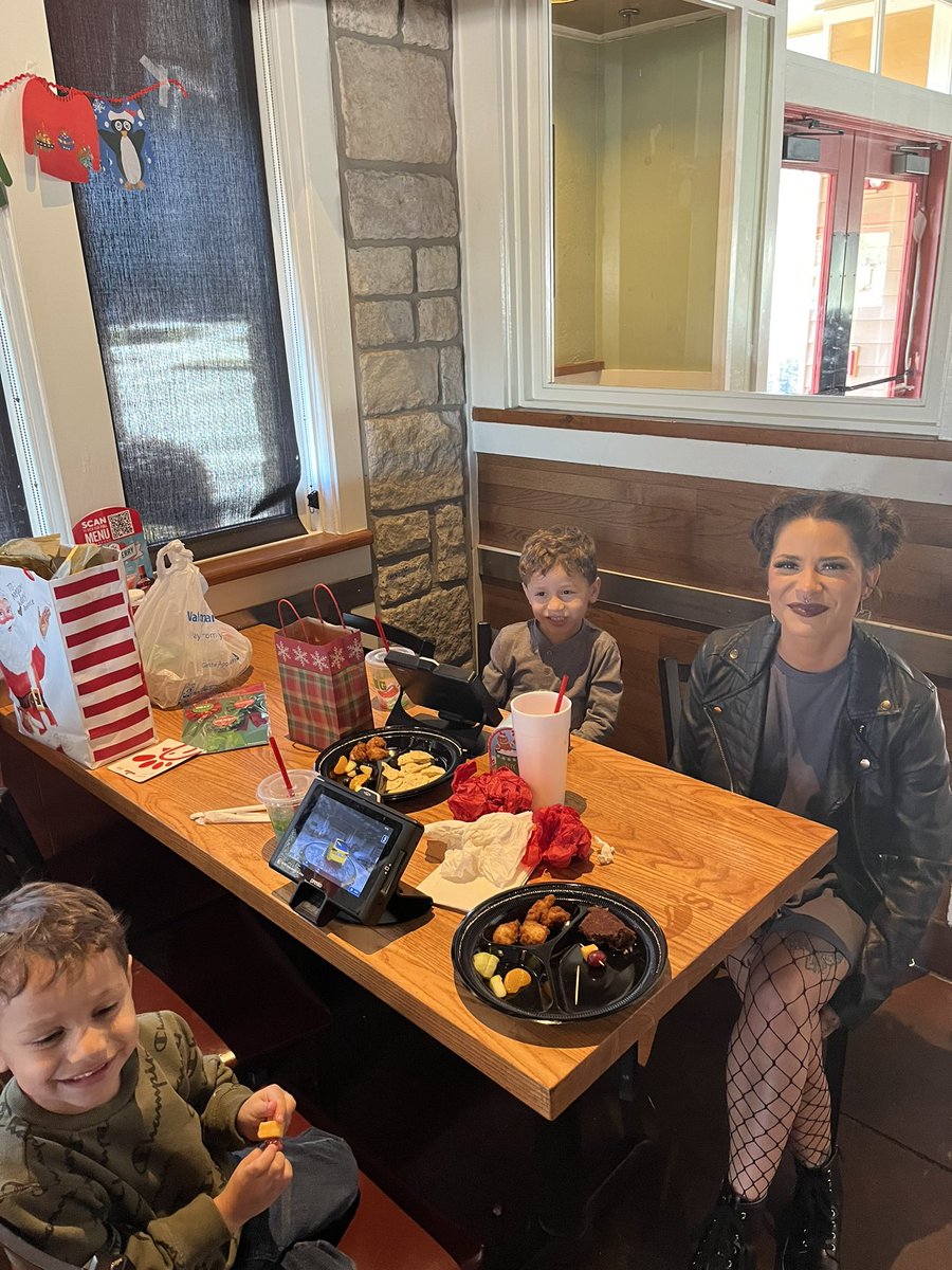 DBell2017's tweet photo. Celebrating the Holidays with Team Dalton. They brought the cheer today. #chilislove @rhyman101 @dylansamuel9310 https://t.co/EvFsbZdbO2