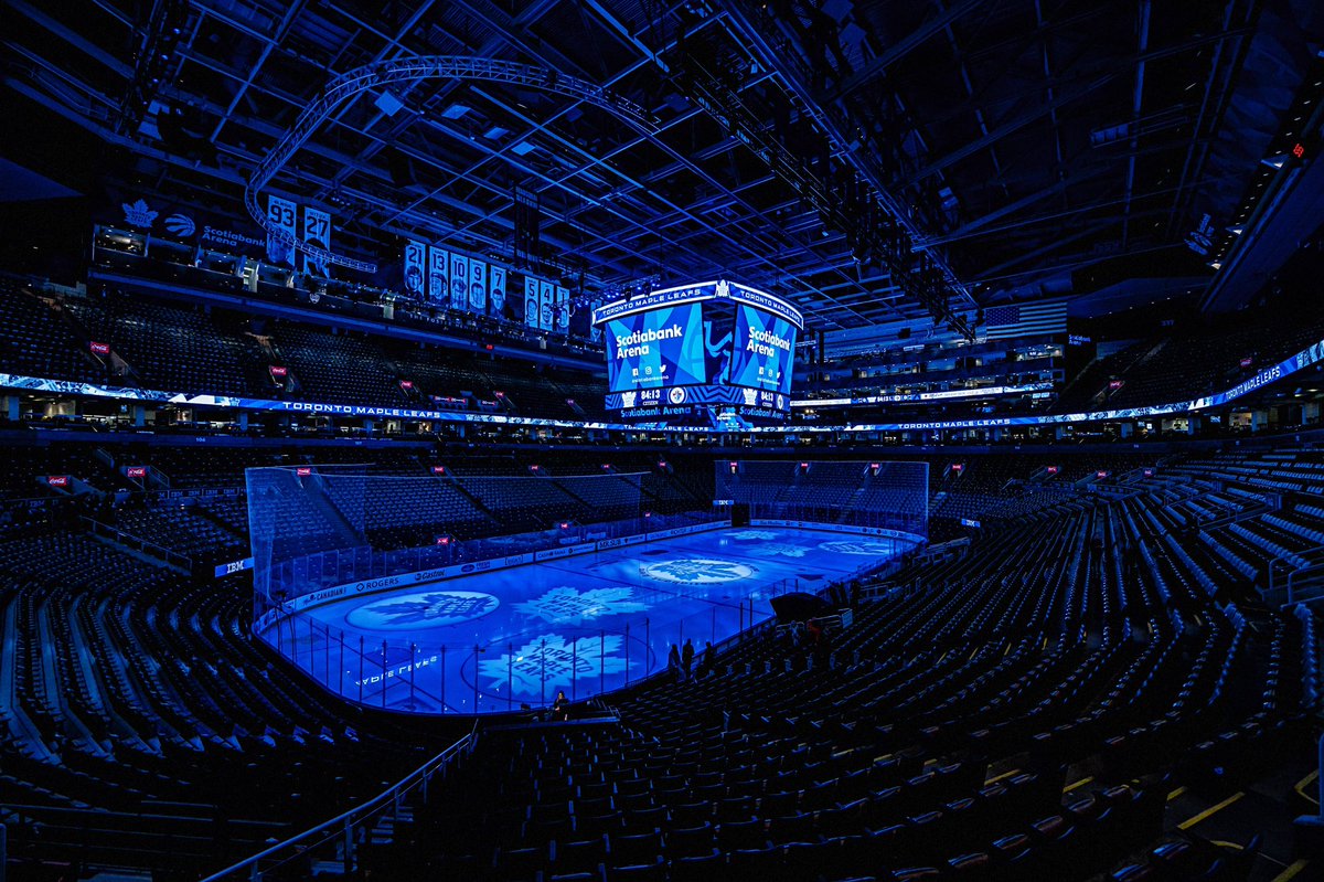 MapleLeafs's tweet photo. Our games have been postponed at @ScotiabankArena but the food won't go to waste. 1,200 lbs of food from Leafs and Raptors games this week is going to @SecondHarvestCA https://t.co/U3pM3nL2MP
