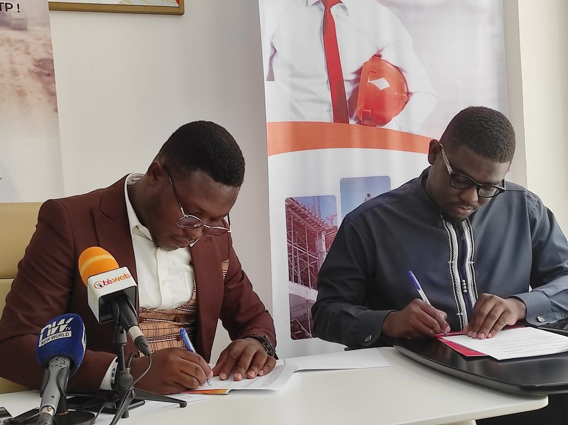 BEtchendo's tweet photo. @OptiPartners a signé en ce jour un accord de partenariat avec la société Edolé Africa... Nous allons mettre à disposition notre expertise RH à cette plateforme qui met le numérique au service du BTP...
A Lire... https://t.co/uuDuudnb5i https://t.co/GZ0RY5vh8q
