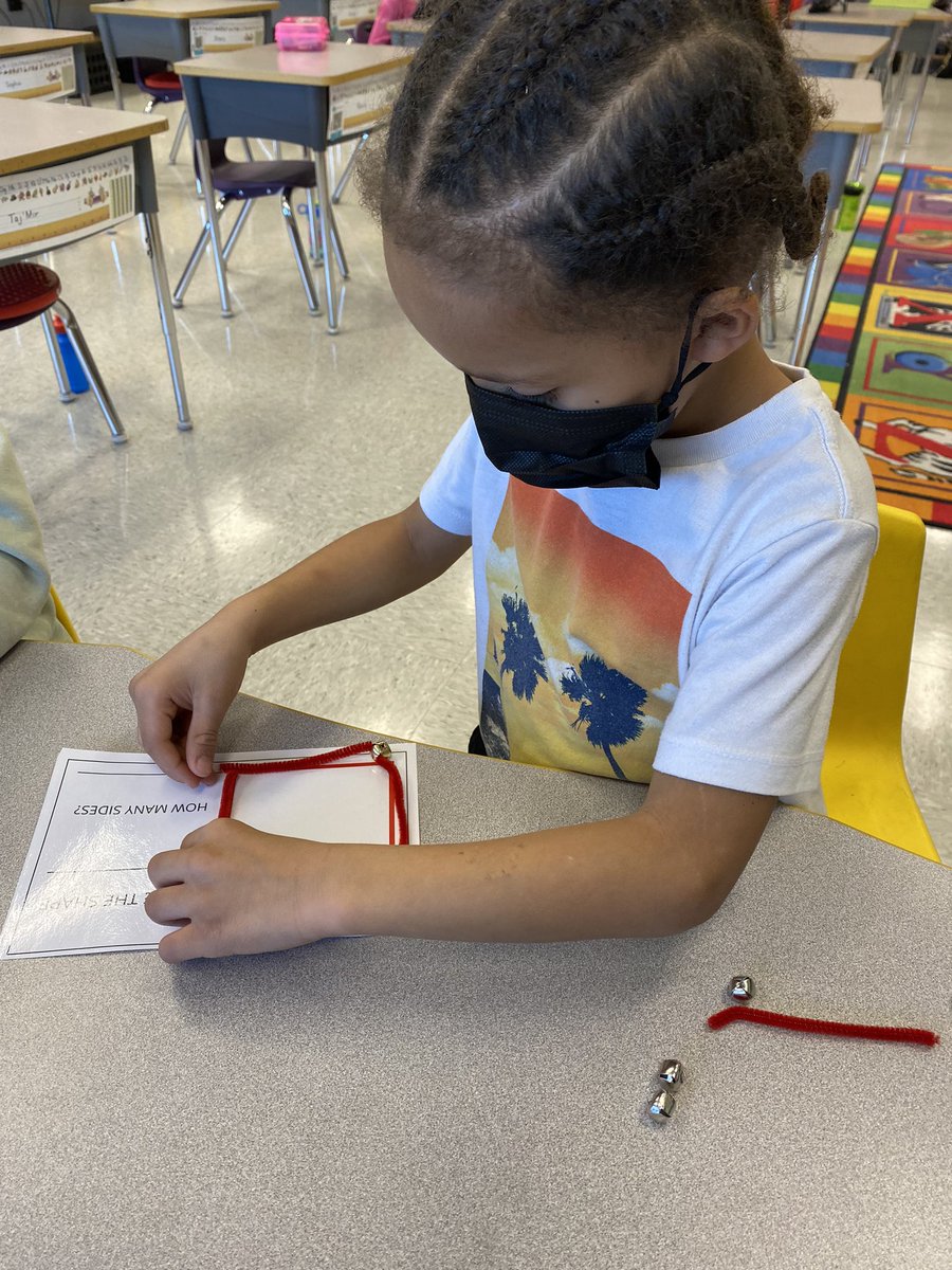 jovteach's tweet photo. Jingle bells made naming, describing and building shapes even more fun! #ClassroomElf #SnowflakeAdventures #WEStandTogether #becomebelongNYCSD @WESpolarbears https://t.co/88fJblINSS