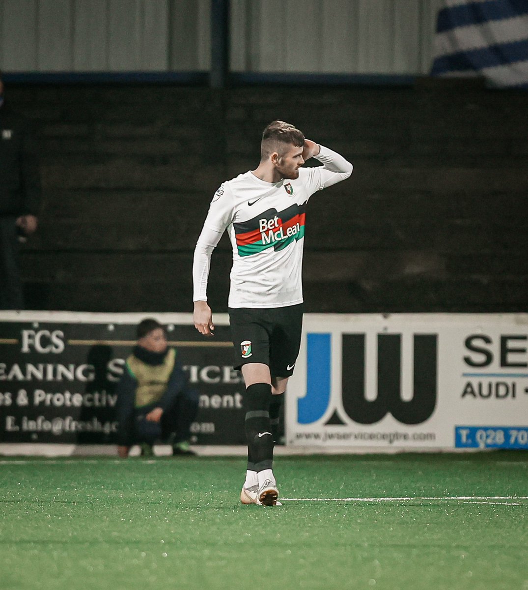 Shout-out to the lad with the megaphone 👂

#WeAreGlentoran #COYG 💚🐓