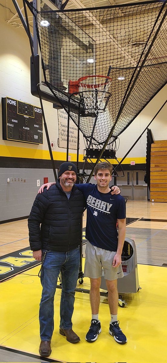 wcsFVHS_TM's tweet photo. Always happy to open the gym for an old head to get up shots.

@dj3stes still the hardest worker Ive had come through this gym!!!

@BerryMBB_ @wcsCOAthletics @tnpanthershoops @wcsFVHSrdj @wcsFVHS https://t.co/Rfa7q08X2O