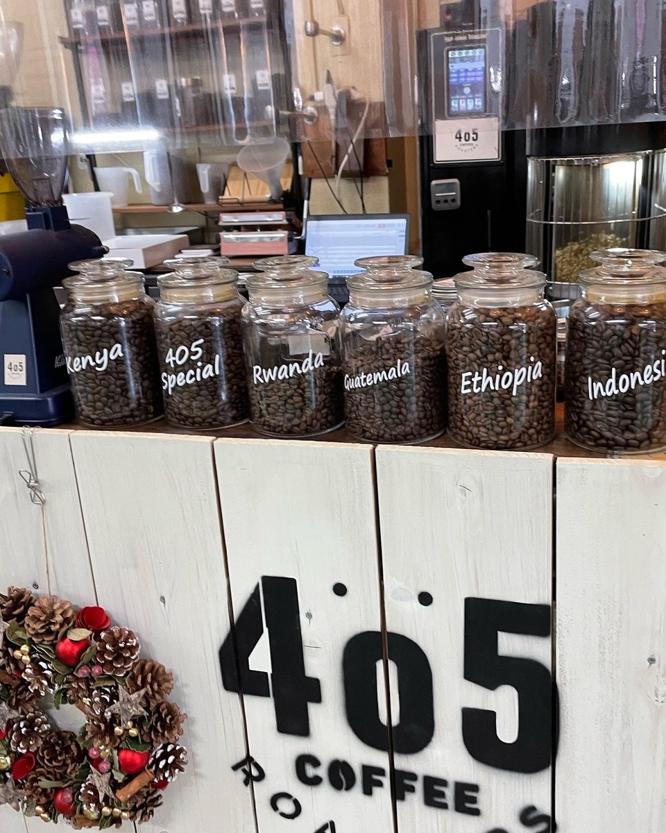 mikoyaSC's tweet photo. 食後のひとときには、#405coffee さんのホットコーヒーがおすすめです☕💭
お店のある藤棚商店街は年の瀬で賑わっていました🤗
年末といえば、デパートもいいけど商店街派です😁✨
食後やお帰りの際に、ハガキ書いてくださいね📮✒️当たりますよう🙏🙏
#綱島
#商店街最高
#発酵スープカレーミコヤ https://t.co/4sVEWdiV3s