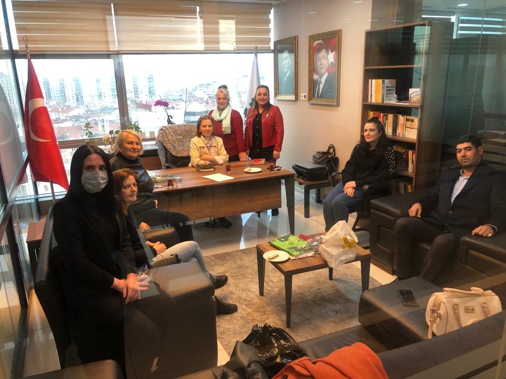 ErcanCELEN4's tweet photo. Gelecek Partisi İstanbul İl Kadın Kolları Başkanımız Sn. Perihan Toğay Hanimefendi ve Teşkilatını Makamlarında Ziyarette Bulundum Misafir Perverliklerinden ve Hoş Sohbetlerinden Dolayı Kendilerine ve Teşkilatına Çok Teşekkür ediyorum.☘☘☘☘ https://t.co/5Tfm0tp7w1