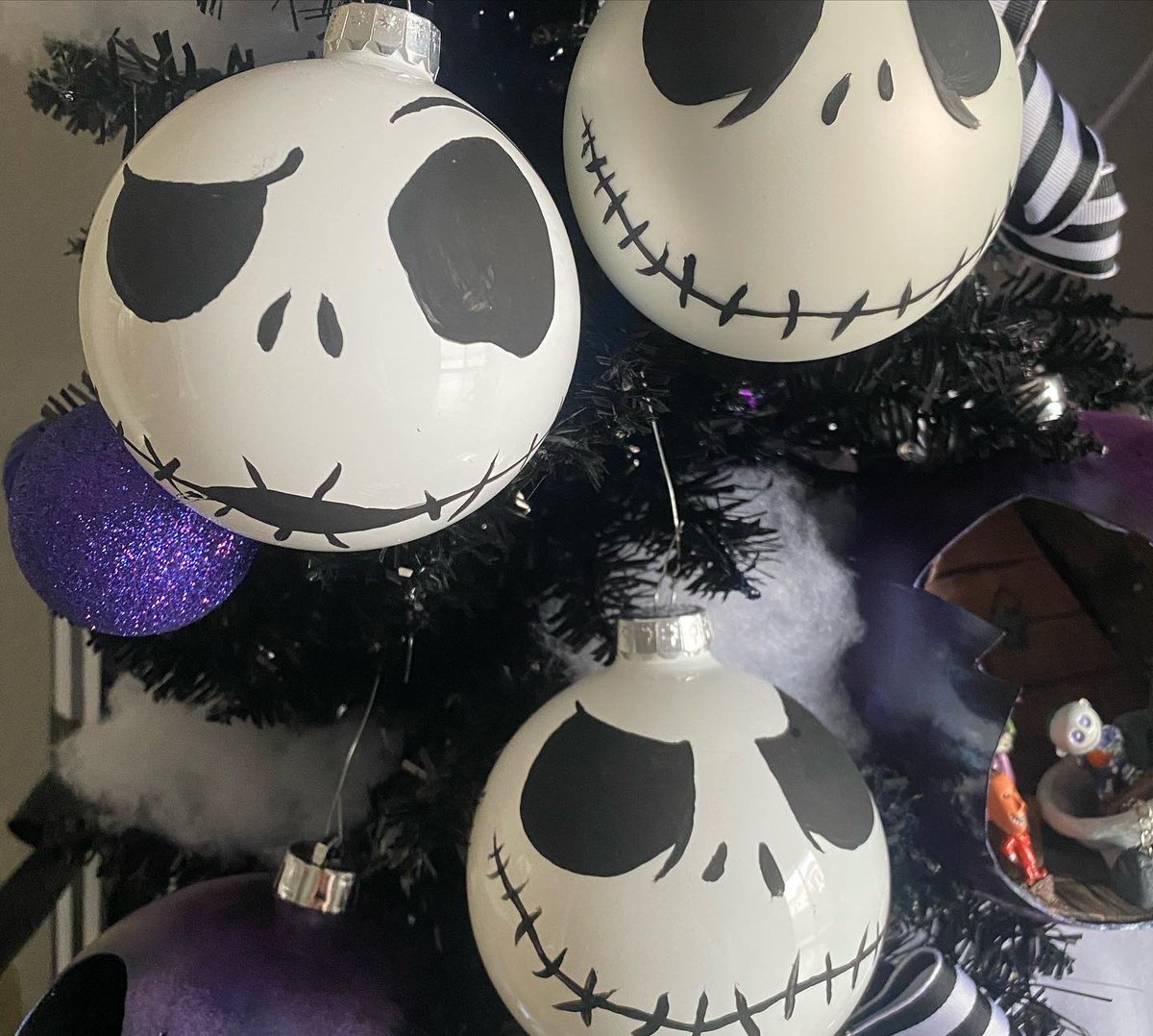 MeganC_Design's tweet photo. This year I did a personal project and made myself some Nightmare Before Christmas Christmas trees! I love how spooky they turned! 
#disney #nightmarebeforechristmas #christmas #christmastrees #christmasdecor #spooky #halloween #blackchristmas #blackchristmastree #spookyseason https://t.co/bRnbM7K0cT
