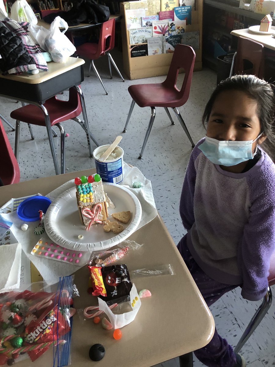 Gingerbread houses in Rm#10 today!!!  Merry Christmas 🎄🎅🏻🤶🏻