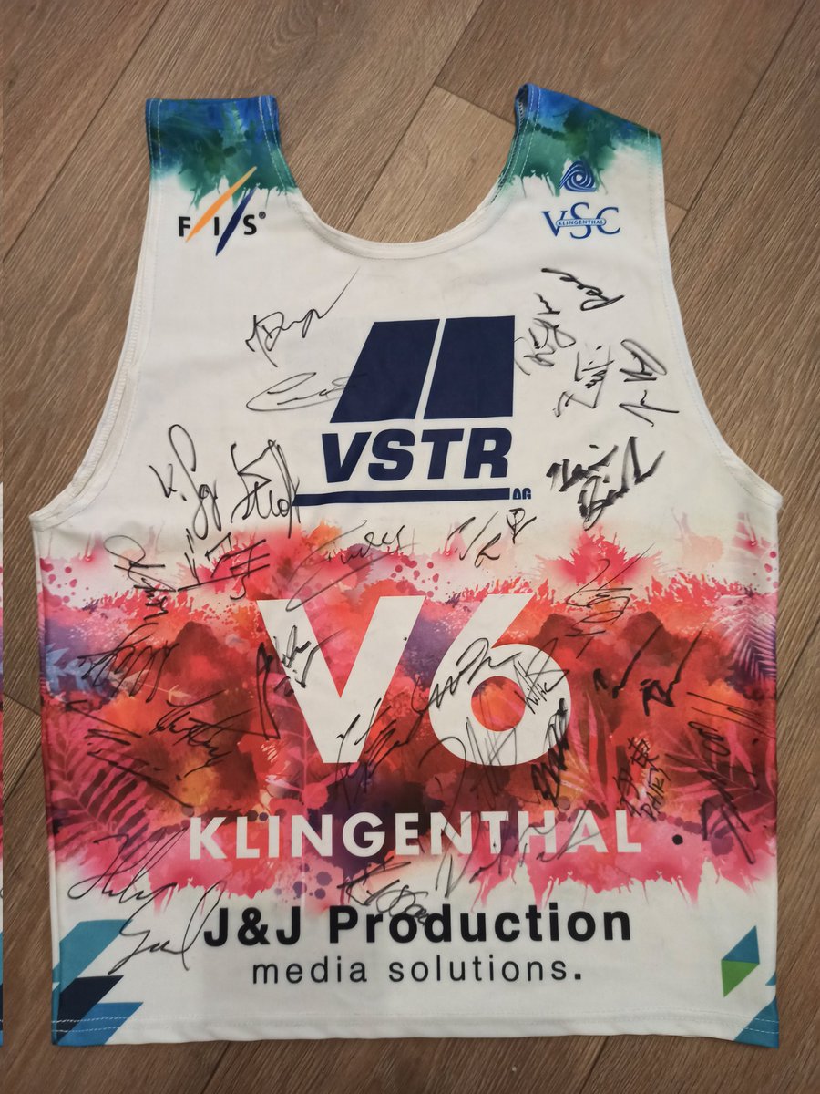 Aga_Pajak's tweet photo. Wkrótce na licytację dla @fundacjawosp trafi plastron z autografami https://t.co/SVsHuJrMLL. K.#Stoch, P. #Żyła, K. #Geiger, S. #Kraft, R.#Kobayashi, H. E.#Granerud, braci #Prevc czy S. #Ammann. Mam nadzieję, że dołożycie cegiełkę w szczytnym celu 😊 #skijumpingfamily @WinterSzus https://t.co/l4hjKEoLLL