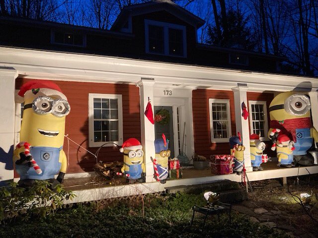 MapleAveMinions's tweet photo. Merry Christmas from our home to yours! https://t.co/Nclmiygy7Y
