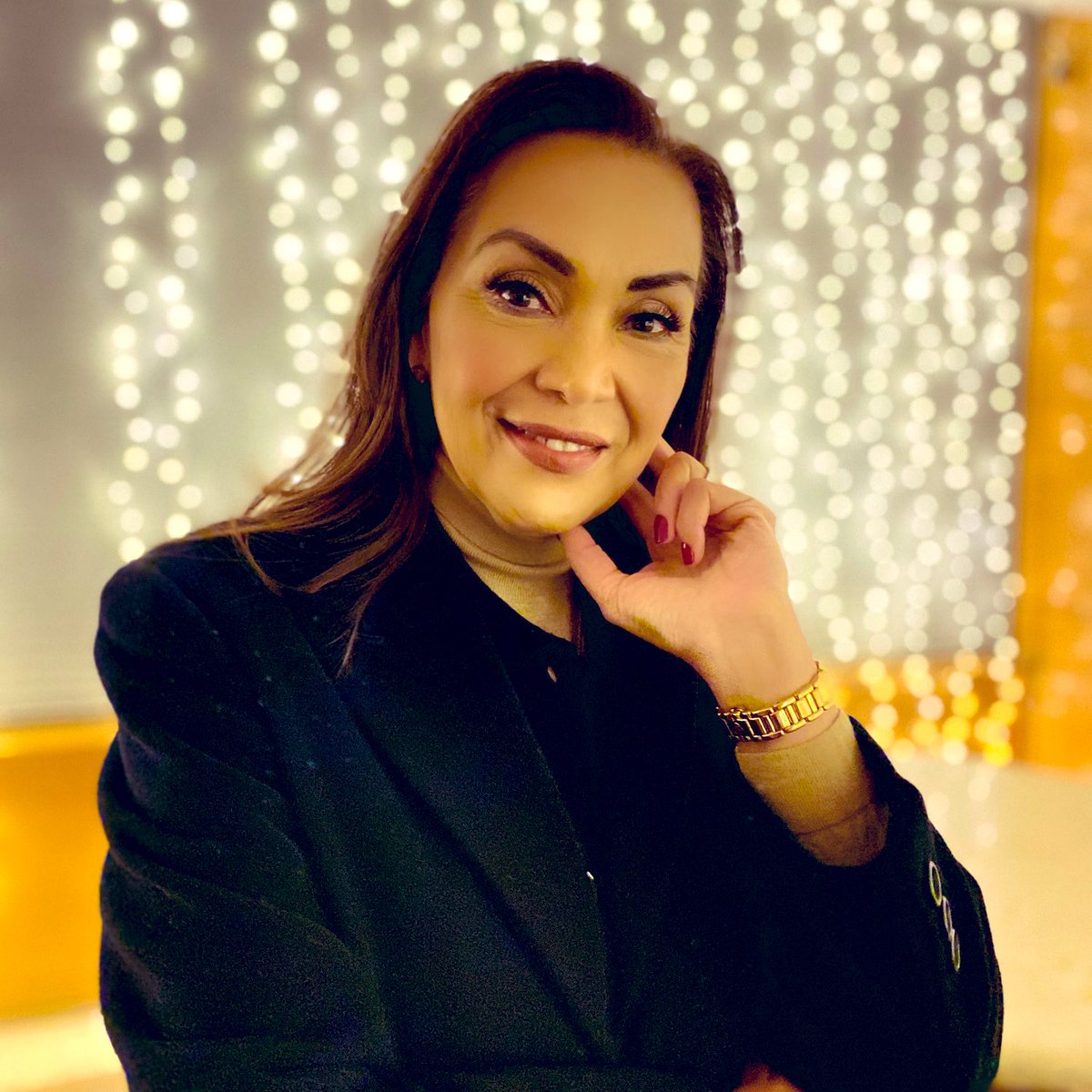 AidaCuevas's tweet photo. La tranquilidad y el silencio son dos cosas que no tienen precio. 🤗 

Desde ya preparando el ambiente navideño en casa 🎄🍾❤️ 

#PalabraDeReina 👑 #AidaCuevas #Navidad https://t.co/tlFNvGi1PA