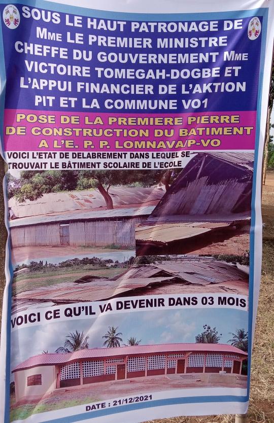 MairieVo1's tweet photo. Pose de la première pierre de construction d'un bâtiment scolaire de 3 classes de #l'EPPLom-Nava ce mardi, dans la #CommuneVo1 https://t.co/LW4DZ1NsVy