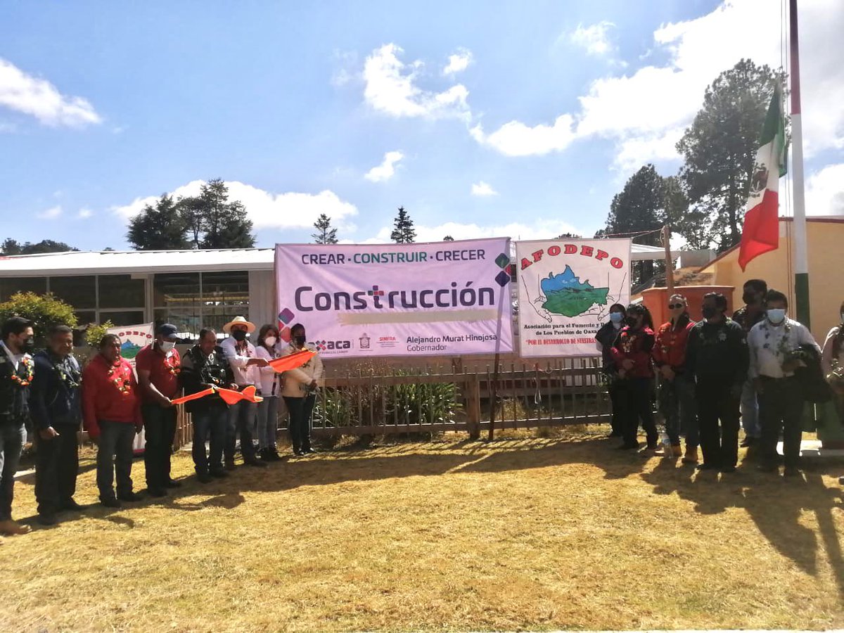 afodepoac's tweet photo. El techado del Auditorio de Usos Múltiples de la Primaria Ponciano López de San Antonio Cuajimoloyas Amatlán, Ixtlán de Juárez, será una realidad, por eso reconocemos el trabajo y liderazgo @Anna_Martha_J, representante de #AFODEPO en la #SierraNorte de #Oaxaca https://t.co/RkwuDOGdzZ