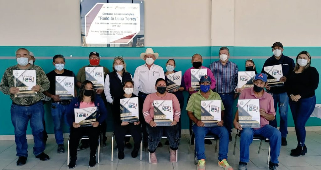 certturccentro's tweet photo. En representación del gobernador @mrikelme  y del secretario @enriquemym  se entregaron hoy 16 Escrituras en la col. Morelos #Frontera,  gracias a estas acciones hoy las familias tienen certeza jurídica 
#FuerteCoahuilaEs https://t.co/22AGVXGu11