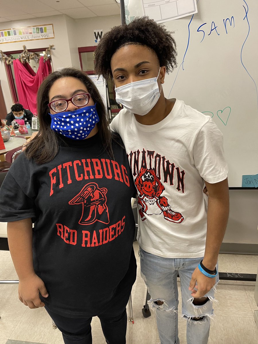 ms_searles's tweet photo. Happy Holidays from FHS Best Buddies ❤️🎄 #choosetoinclude #inclusionmatters @Principal_FHS @FitchburgPS https://t.co/ZWYRZUXs8o