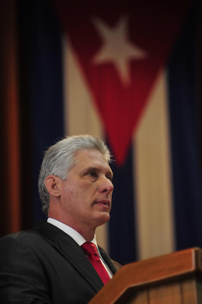 indirafajardo11's tweet photo. Gracias Presidente  por recordarnos a Vicente Feliú  en este  momento que vive la Patria. Creemos junto a usted que somos felices abriendo una trinchera. #CubaViVeYRenace #CubaEsCultura #CubaEsMúsica
#LaTierraDeMisAmores https://t.co/eseQGvO14E