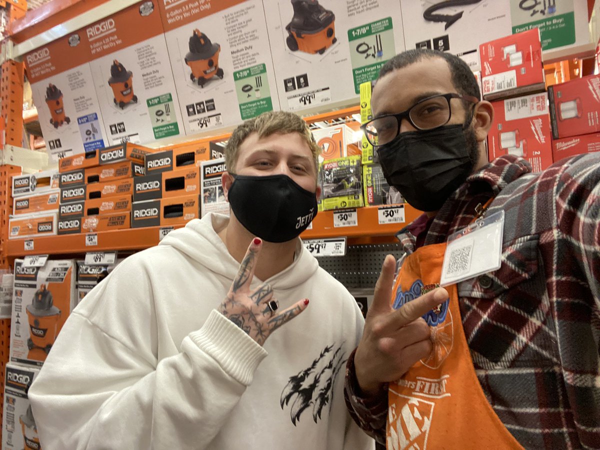 Saw someone dope AF at work today <a href="/KayzoMusic/">Kayzo</a> #EDM #KAYZO #Trap #Hardstyle