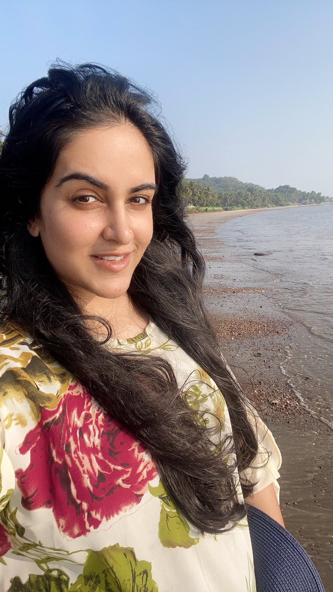 HarshiMad's tweet photo. Life is a beach!!! Enjoy the waves, avoid the crabs, cherish the peace! https://t.co/6qH0DevR4l