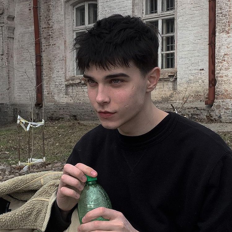 WESTFlELDRPG's tweet image. ﹆  FICHA ON

Nome: Marshall Lee
Idade (+18): 21
Pronomes: Ele/Dele
Lado: Shadyside
Ocupação; Cantor e Guitarrista
@ do personagem: @httpsmarsh
Foto do shape e 2d: