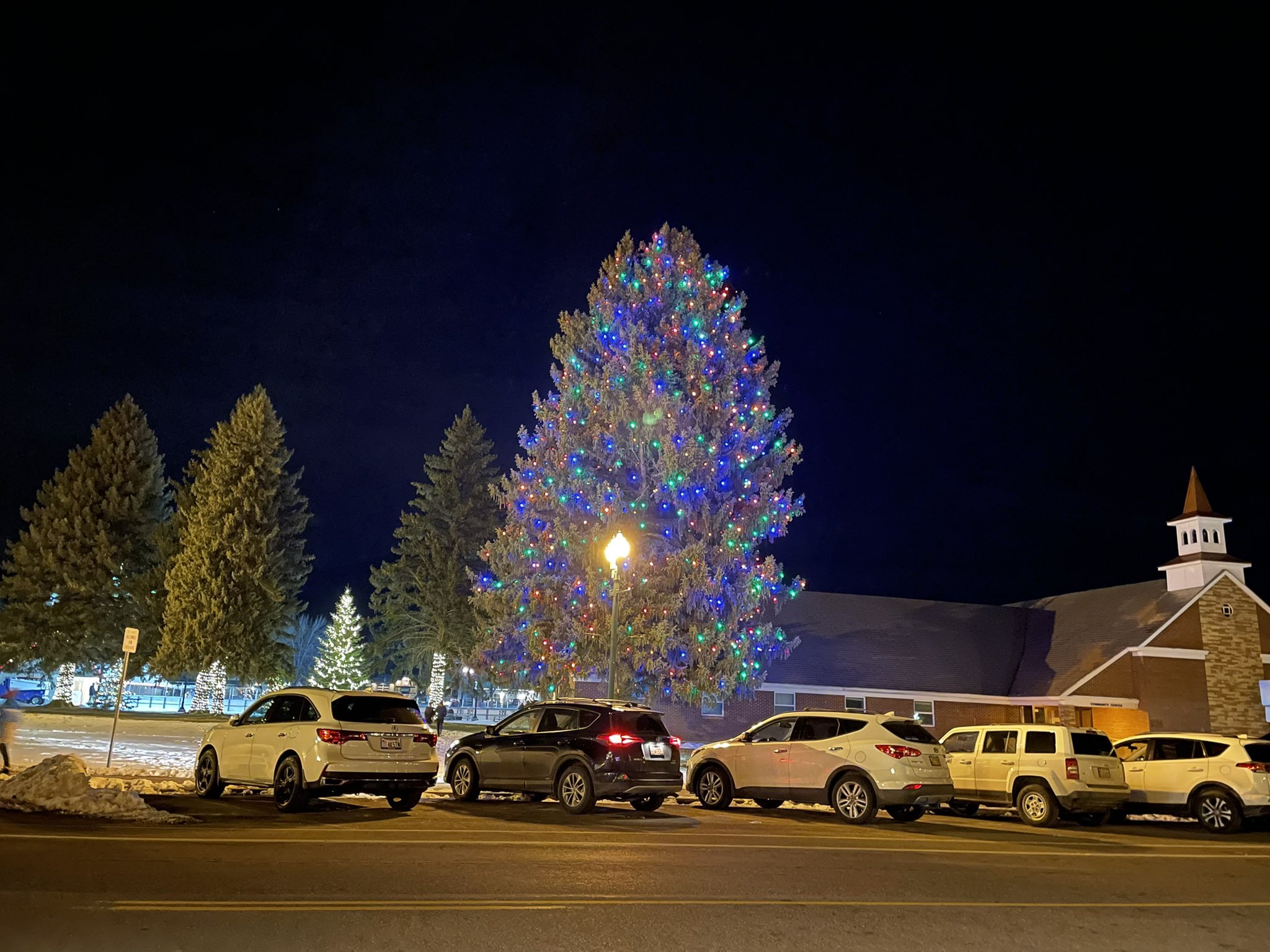 Oakhurst Christmas Tree Lighting 2022 🎄Christmas Day 🎁 (@Christmasdayusa) / Twitter