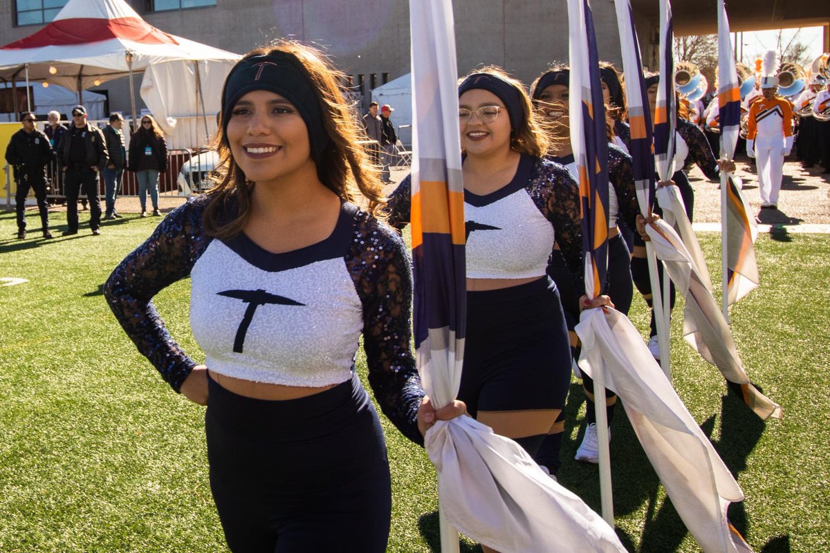 UTEPDiamonds's tweet photo. @newmexicobowl GAME DAY HIGHLIGHTS PT. 1 ⛏🆙 
Congratulations to @UTEPFB for an amazing season! We are ready to cheer you on next season! 🤙🏽

📸: @Lyssaa_94 

#utepbands #utepdiamonds #utepdanceteam #utepspiritcrew #utepcheer #utepathletics #utepminers #weareminers #minernation https://t.co/qCXejA74b5